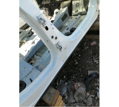 Порог с центральной стойкой правый