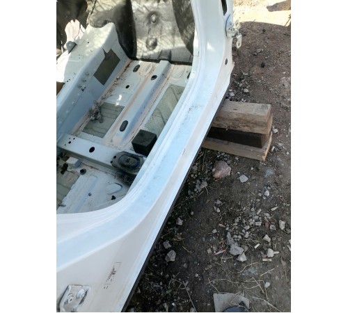 Порог с центральной стойкой правый