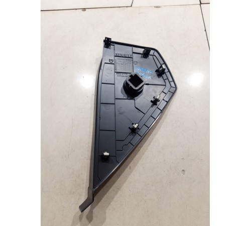 Накладка торпедо боковая(правая)