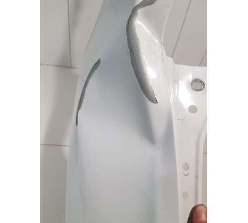 Крыло переднее правое