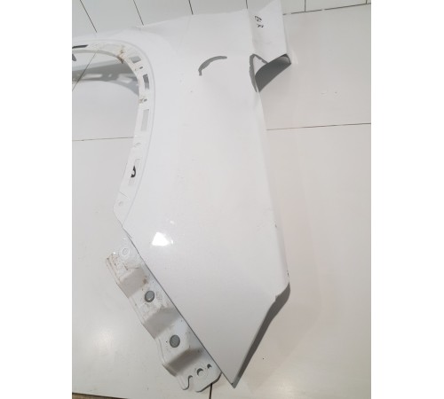 Крыло переднее правое