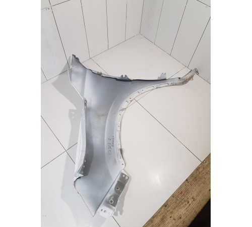 Крыло переднее правое