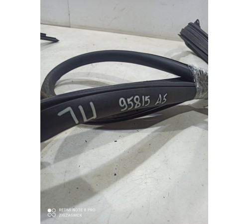 Уплотнитель двери(передний левый)