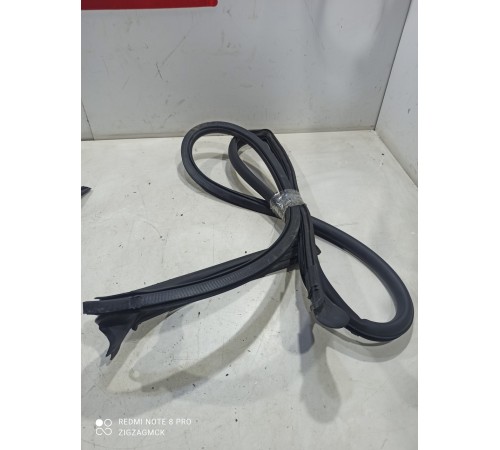 Уплотнитель двери(передний левый)