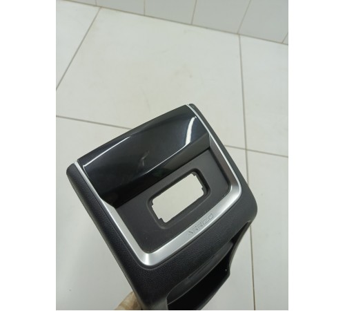 Накладка центральной консоли задняя