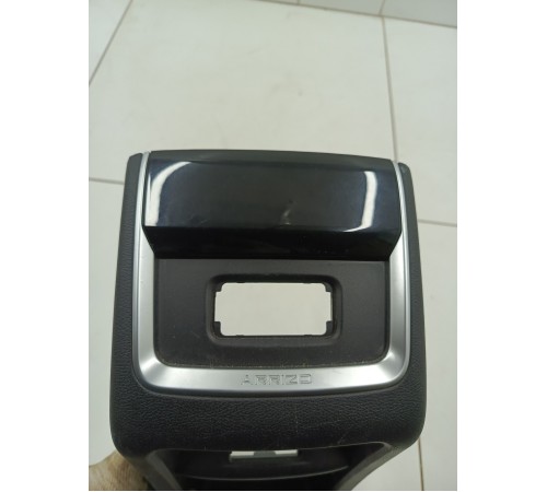 Накладка центральной консоли задняя