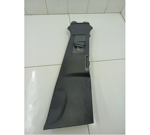 Обшивка центральной стойки правая верхняя