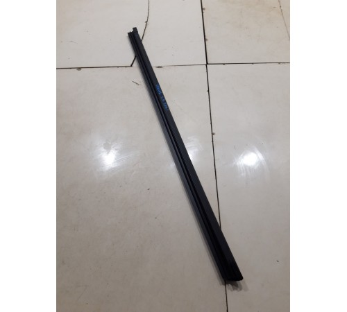 Уплотнитель стекла (задний правый внутренний)