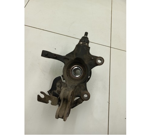 Кулак со ступицей передний правый