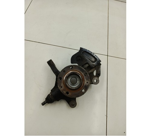 Кулак со ступицей передний правый