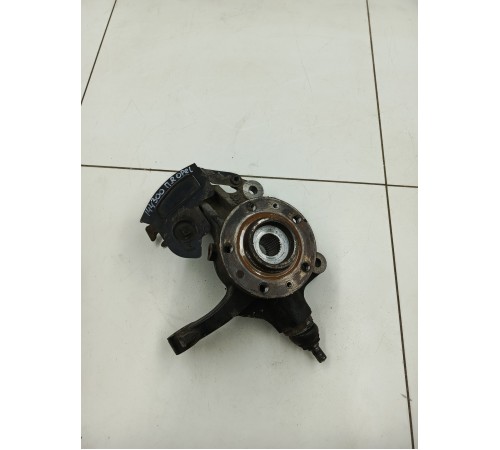 Кулак со ступицей передний правый