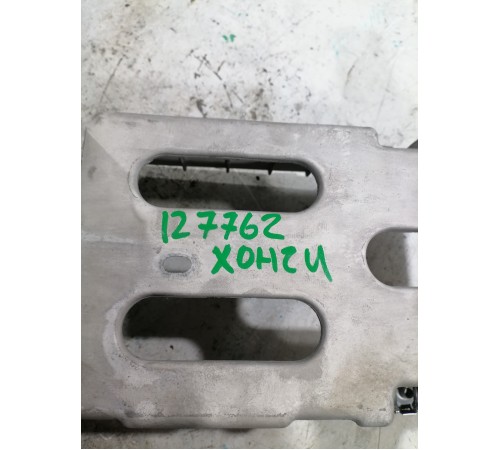 Кронштейн центральной консоли