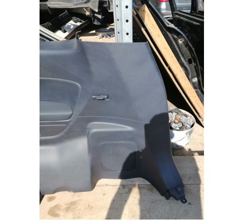 Обшивка багажника правая