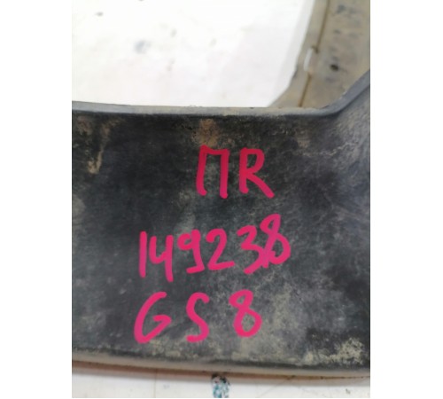 Брызговик передний правый