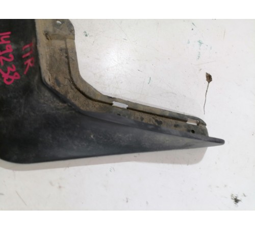 Брызговик передний правый