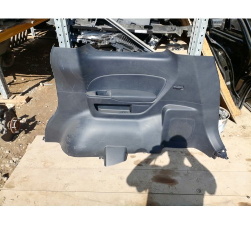 Обшивка багажника правая