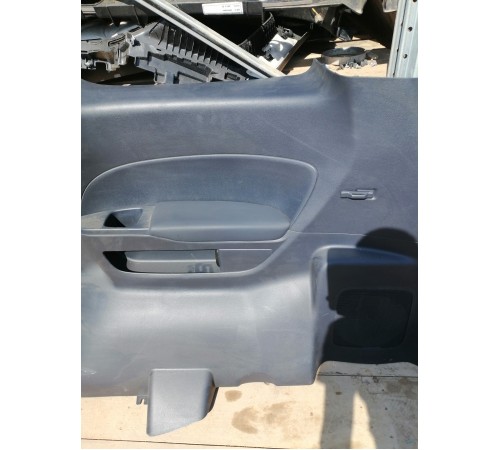 Обшивка багажника правая