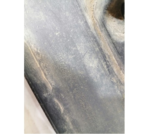 Брызговик передний правый