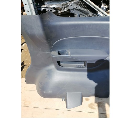 Обшивка багажника правая