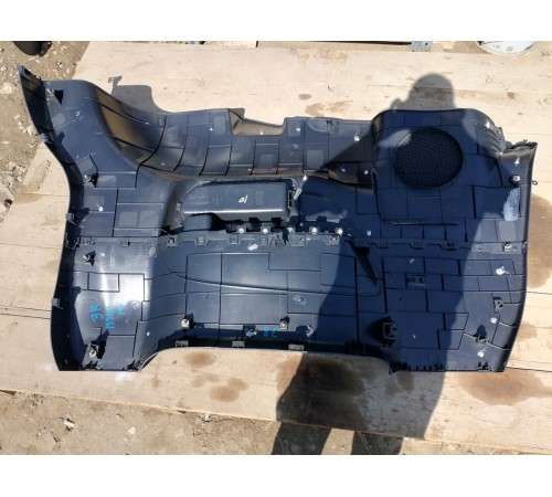 Обшивка багажника правая