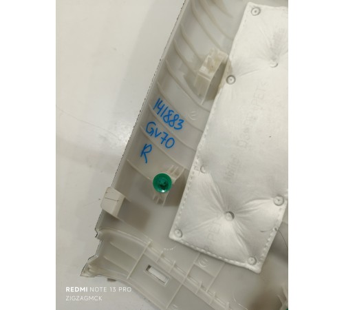 Обшивка ценральной стойки правая верхняя