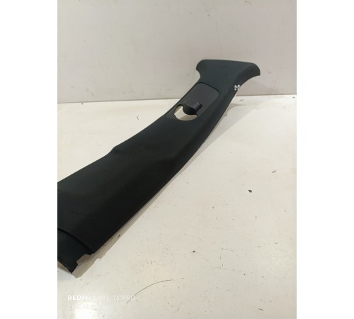 Обшивка ценральной стойки правая верхняя