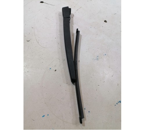 Поводок крышки багажника