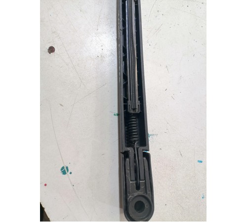 Поводок крышки багажника