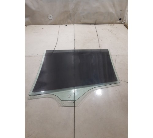 Стекло двери (заднее правое)