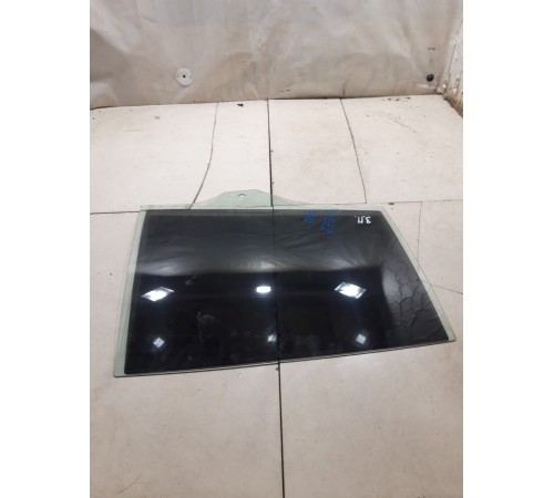 Стекло двери (заднее правое)