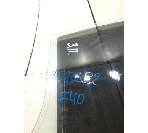 Стекло двери (заднее правое)