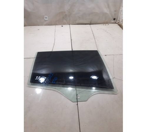 Стекло двери (заднее правое)