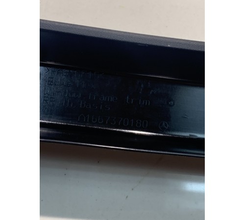 Молдинг рамы окна двери (внутренний, задний, левый)