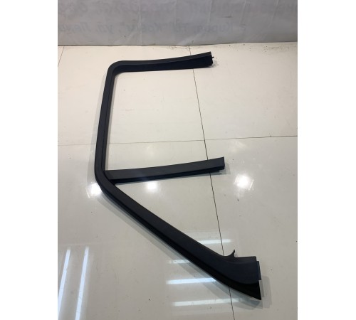 Молдинг рамы окна двери (внутренний, задний, левый)