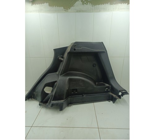 Обшивка багажника правая