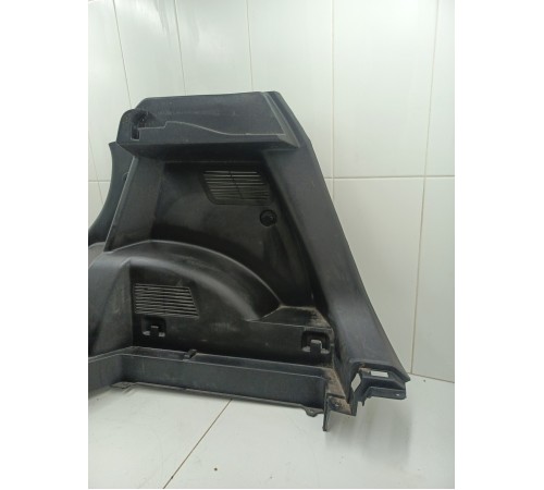 Обшивка багажника правая