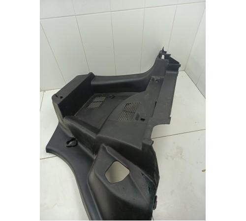 Обшивка багажника правая