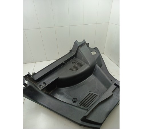 Обшивка багажника правая