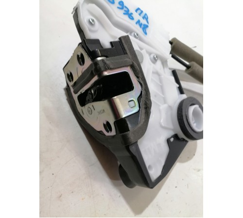 Замок двери передний правый