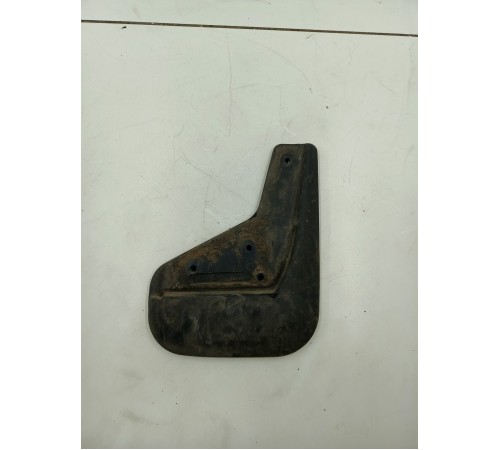 Брызговик передний правый