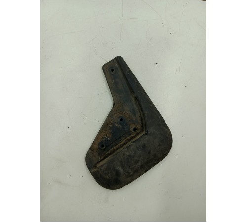 Брызговик передний правый