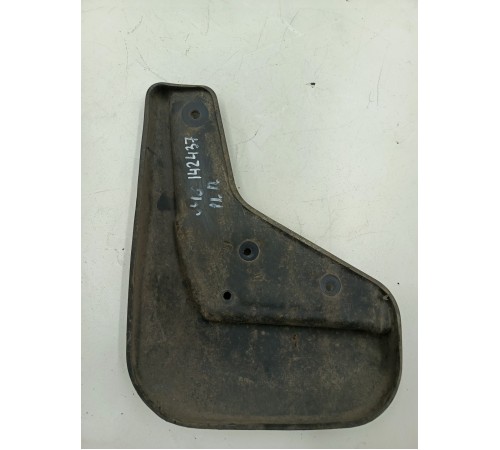 Брызговик передний правый