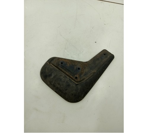 Брызговик передний правый