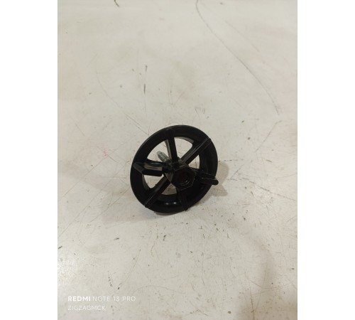 Винт крепления запасного колеса