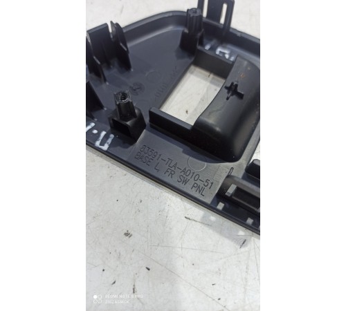 Накладка обшивки двери передняя правая