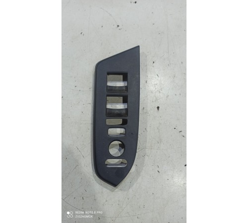 Накладка обшивки двери передняя правая