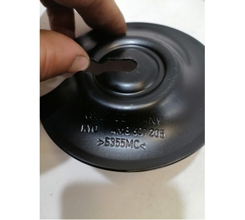 Болт крепления запасного колеса