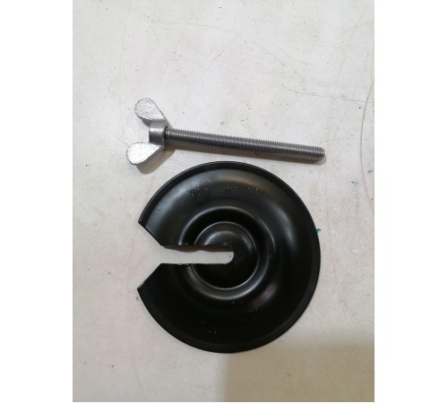 Болт крепления запасного колеса