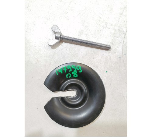 Болт крепления запасного колеса