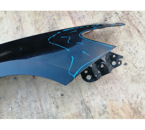 Крыло переднее правое